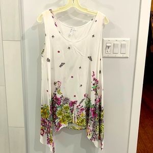 Sleeveless tunic never worn